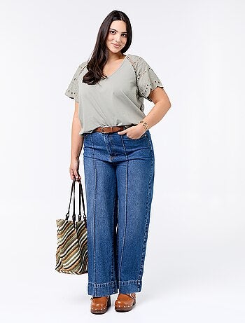 Tee-shirt uni avec broderies sur les manches