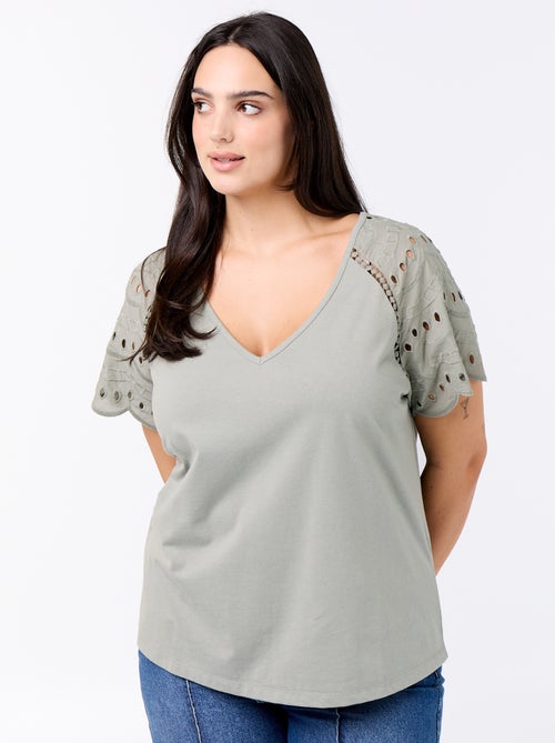 Tee-shirt uni avec broderies sur les manches - Kiabi