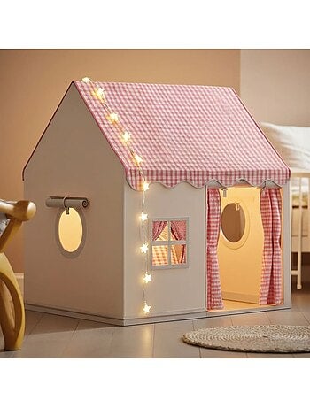Tente maison enfant avec guirlande