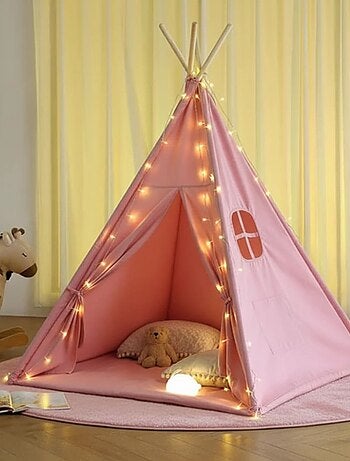Tipi enfant avec tapis avec guirlandes