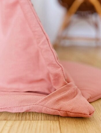 Tipi enfant avec tapis avec guirlandes