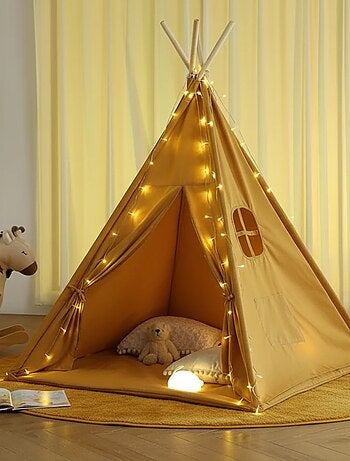 Tipi enfant avec tapis avec guirlandes
