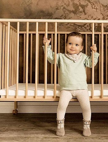 Tissi | Lit pour enfant à barreaux pliable 60x120 cm avec matelas Bois naturel