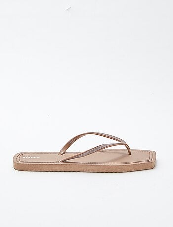 Tongs à bout carré avec détails brillants