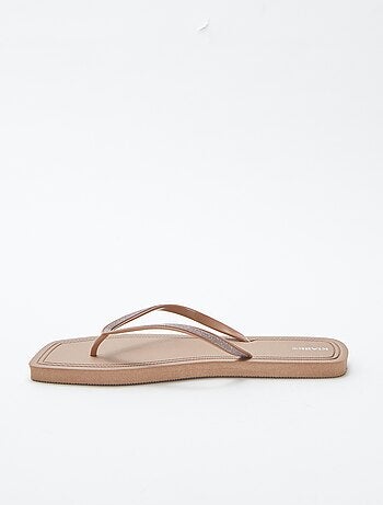 Tongs à bout carré avec détails brillants