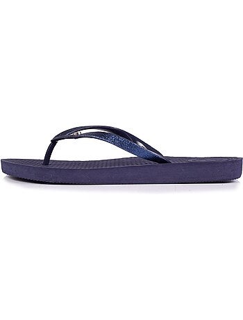 Tongs souples, légères, résistantes à l'affaissement et durable. isotoner