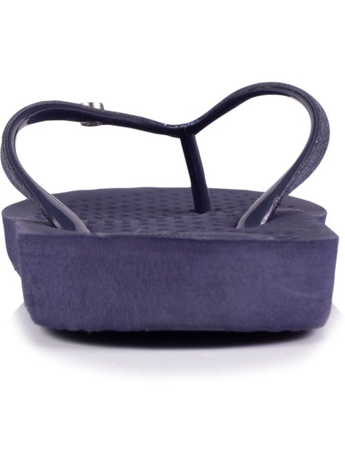Tongs souples, légères, résistantes à l'affaissement et durable. isotoner - Kiabi Tongs souples, légères, résistantes à l'affaissement et durable. isotoner - Kiabi