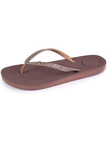 Tongs souples, légères, résistantes à l'affaissement et durable. isotoner