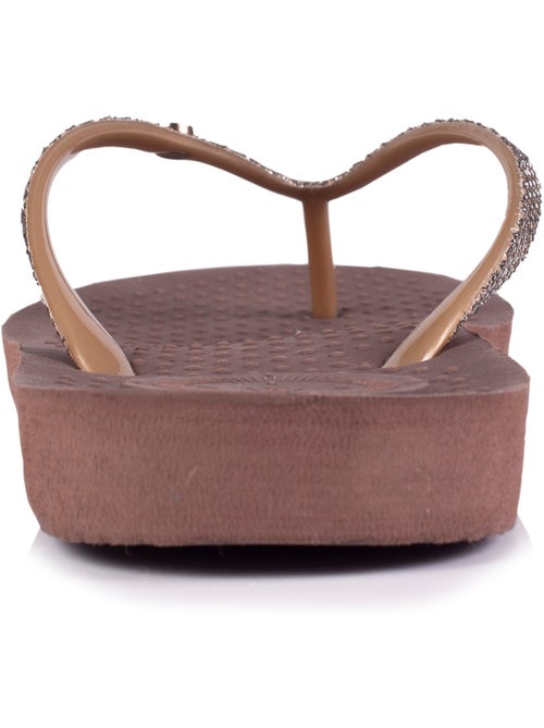 Tongs souples, légères, résistantes à l'affaissement et durable.  isotoner - Kiabi