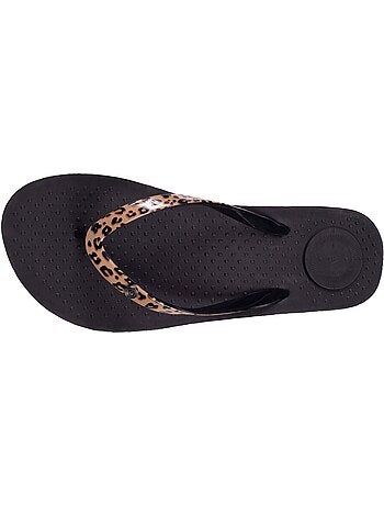 Tongs souples, légères, résistantes à l'affaissement et durable. isotoner