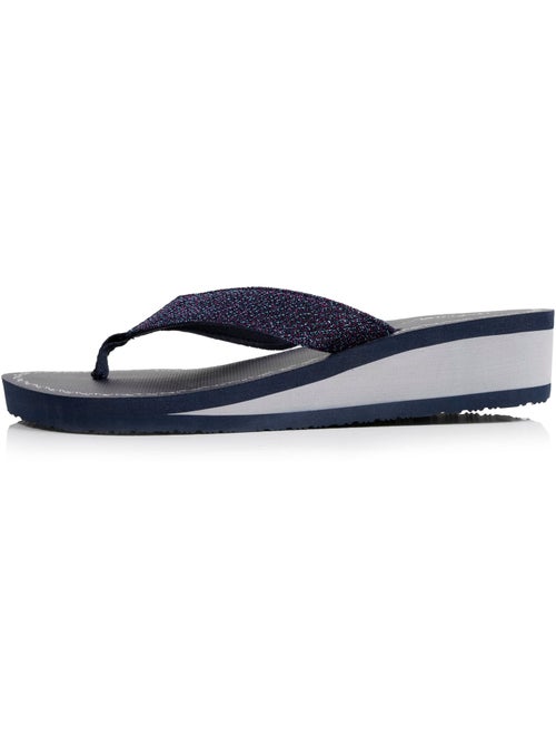 Tongs talon 4 cm, semelle confortable et légère, sandale de plage, piscine Isotoner - Kiabi Tongs talon 4 cm, semelle confortable et légère, sandale de plage, piscine Isotoner - Kiabi