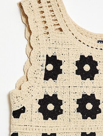 Top en crochet à motif