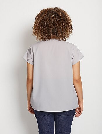 Top long manches courtes broderies col rond