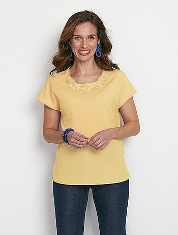 Top long manches courtes broderies col rond