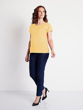 Top long manches courtes broderies col rond