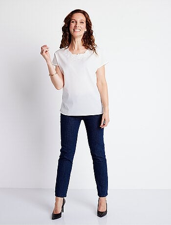 Top long manches courtes broderies col rond