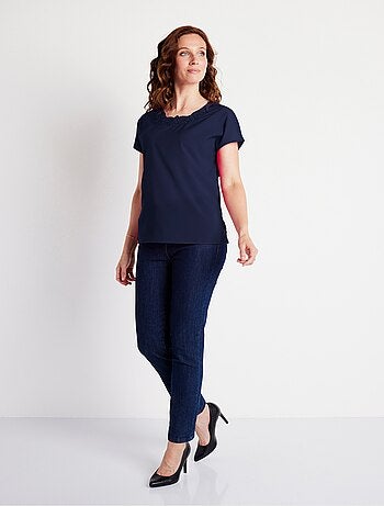 Top long manches courtes broderies col rond