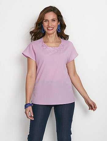 Top long manches courtes broderies col rond