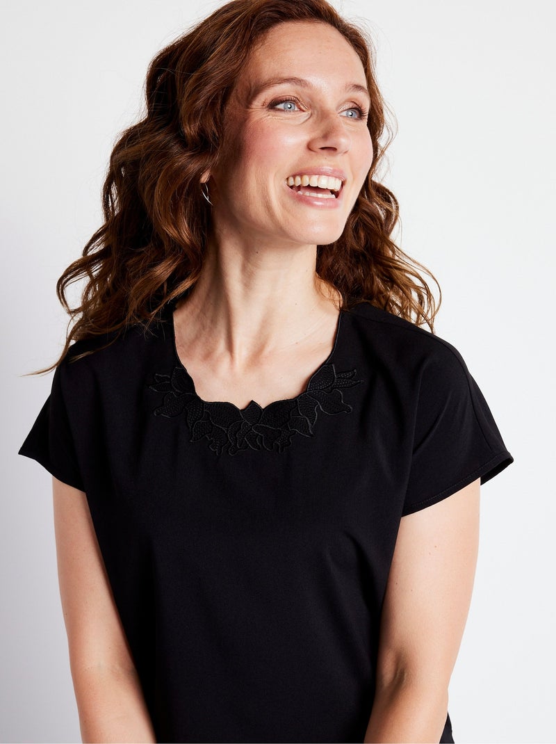 Top long manches courtes broderies col rond Noir - Kiabi
