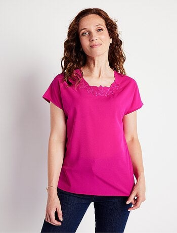 Top long manches courtes broderies col rond