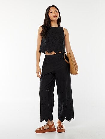 Top sans manches avec broderies anglaises