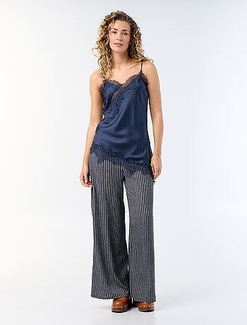 Top satiné asymétrique avec dentelle