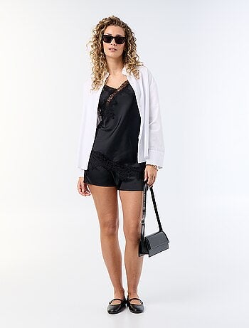 Top satiné asymétrique avec dentelle