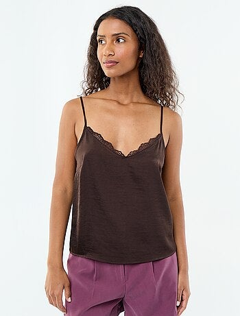 Top satiné avec dentelle