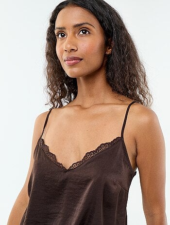 Top satiné avec dentelle