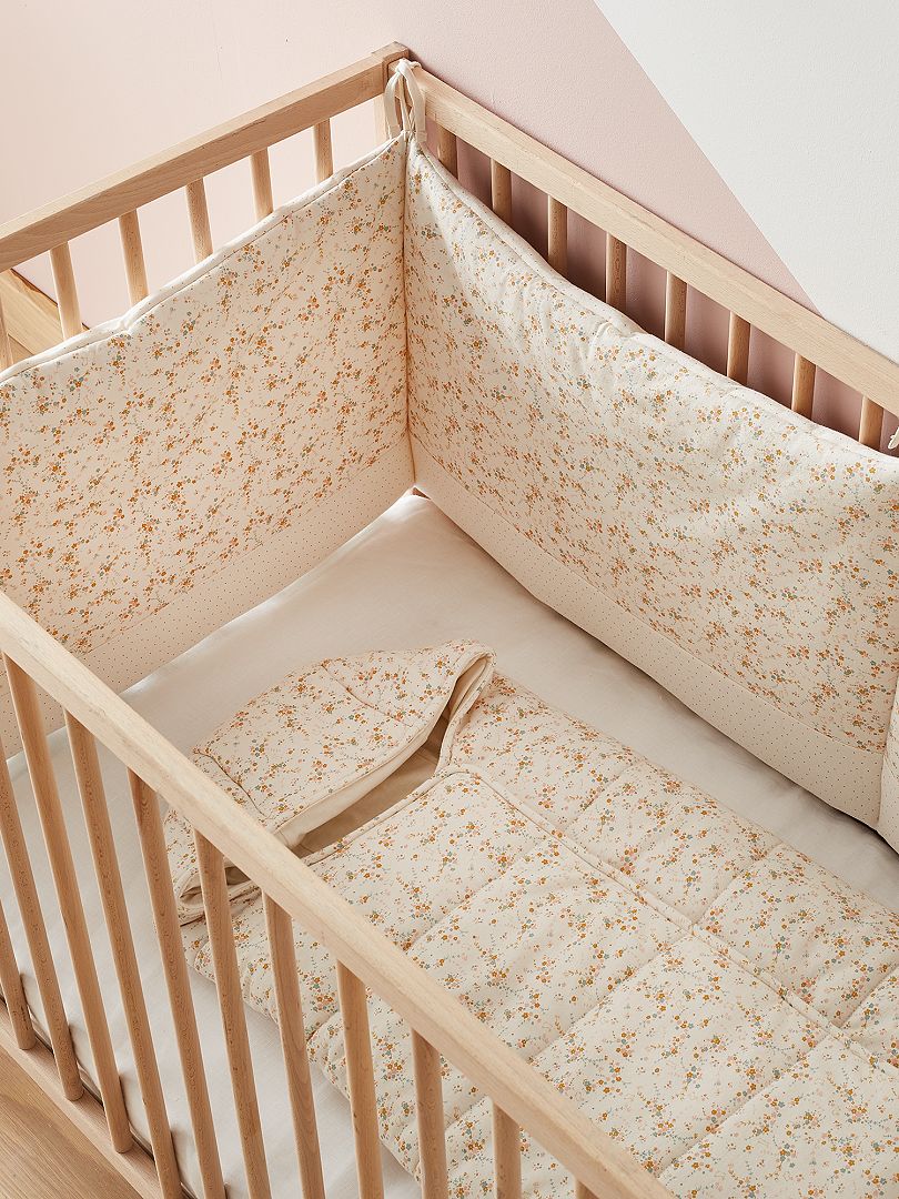 Le tour de lit bébé : l'accessoire beau et sécurisant