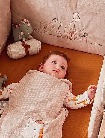 Tour de lit bébé garçon en velours écru, gris et rouge brodé