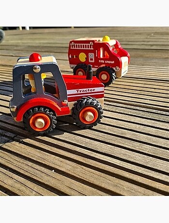 Tracteur rouge en bois
