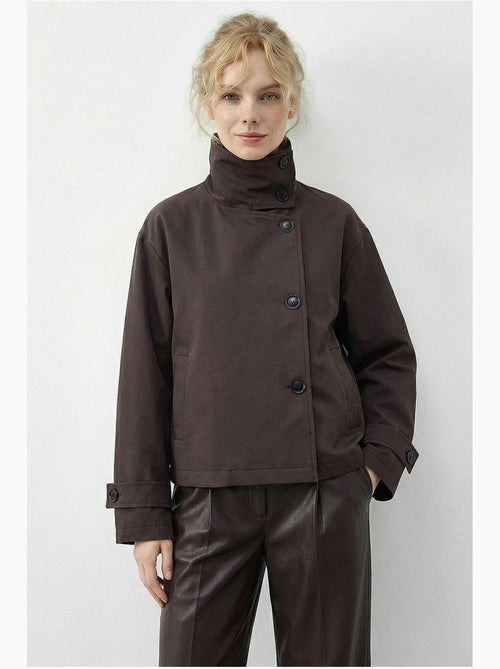 Trench-coat à col mandarin court lucci - Kiabi Trench-coat à col mandarin court lucci - Kiabi