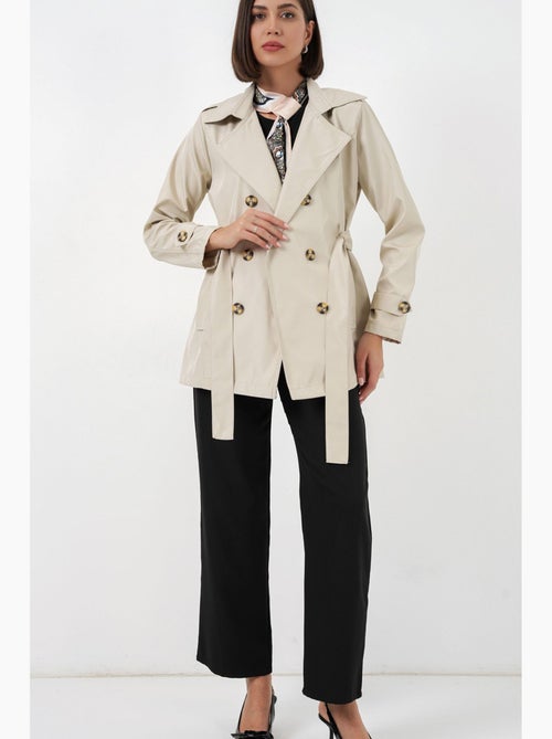 Trench-coat court ceinturé avec col chemise bdart - Kiabi Trench-coat court ceinturé avec col chemise bdart - Kiabi