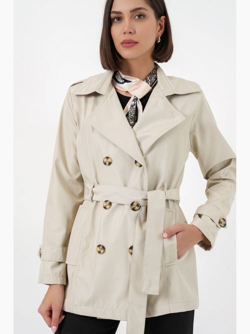 Trench-coat court ceinturé avec col chemise bdart - Kiabi Trench-coat court ceinturé avec col chemise bdart - Kiabi