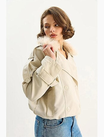 Trench-coat en fausse fourrure avec fermeture à boucle lucci