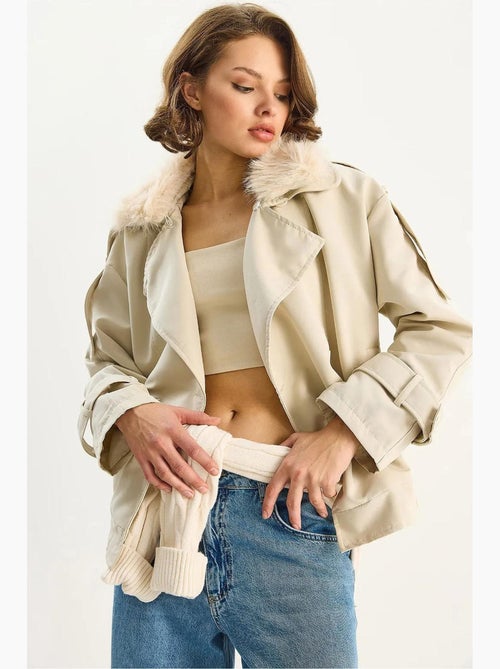 Trench-coat en fausse fourrure avec fermeture à boucle lucci - Kiabi Trench-coat en fausse fourrure avec fermeture à boucle lucci - Kiabi