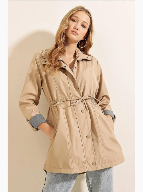 Trench-coat tissé à taille élastiquée avec cordon de serrage et poignets retroussables bdart - Kiabi Trench-coat tissé à taille élastiquée avec cordon de serrage et poignets retroussables bdart - Kiabi