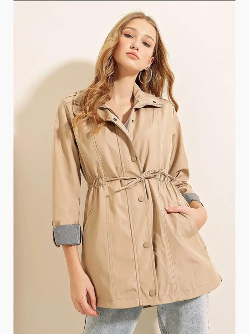 Trench-coat tissé à taille élastiquée avec cordon de serrage et poignets retroussables bdart - Kiabi Trench-coat tissé à taille élastiquée avec cordon de serrage et poignets retroussables bdart - Kiabi