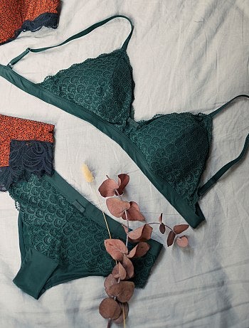 Triangle dentelle coussinets amovibles