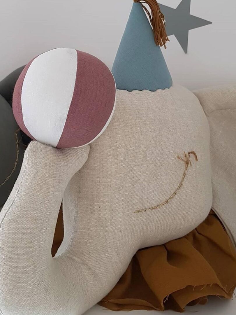Trophée mural enfant en lin, Éléphant de cirque beige Beige - Kiabi