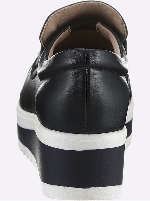 Trotteurs en cuir nappa avec semelle en polyuréthane et talon compensé - Taille standard - Helline - Kiabi Trotteurs en cuir nappa avec semelle en polyuréthane et talon compensé - Taille standard - Helline - Kiabi