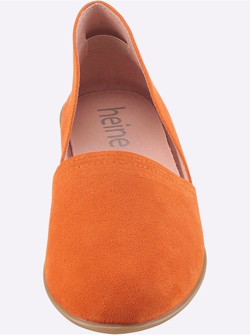 Trotteurs en cuir velours avec semelle intérieure textile - Taille standard - Helline - Kiabi Trotteurs en cuir velours avec semelle intérieure textile - Taille standard - Helline - Kiabi