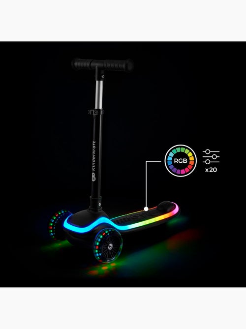 Trottinette à trois roues avec lumières led pour enfant - Kiabi Trottinette à trois roues avec lumières led pour enfant - Kiabi