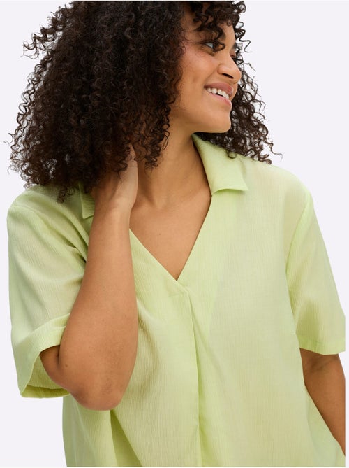 Tunique Col Polo Avec Encolure En V - Taille Standard - Sheego - Kiabi Tunique Col Polo Avec Encolure En V - Taille Standard - Sheego - Kiabi