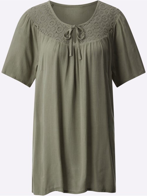Tunique en viscose avec encolure V ouverte et dentelle - Taille standard - Moda Vilona - Kiabi Tunique en viscose avec encolure V ouverte et dentelle - Taille standard - Moda Vilona - Kiabi