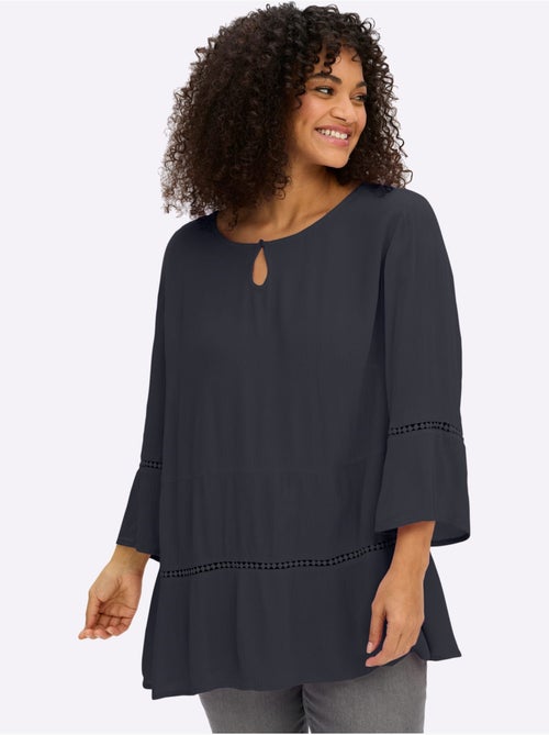 Tunique Motif Ajouré Légèrement Transparent - Taille Standard - Sheego - Kiabi Tunique Motif Ajouré Légèrement Transparent - Taille Standard - Sheego - Kiabi