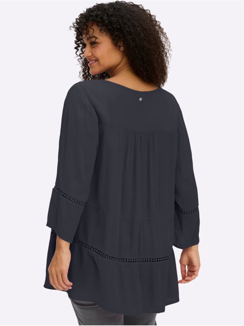 Tunique Motif Ajouré Légèrement Transparent - Taille Standard - Sheego - Kiabi Tunique Motif Ajouré Légèrement Transparent - Taille Standard - Sheego - Kiabi