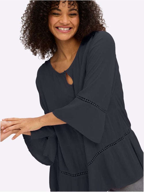 Tunique Motif Ajouré Légèrement Transparent - Taille Standard - Sheego - Kiabi Tunique Motif Ajouré Légèrement Transparent - Taille Standard - Sheego - Kiabi