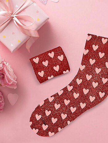 Une paire de chaussettes paillettes coeur